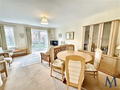 Living Room / Diner